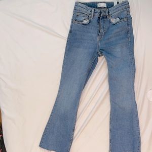 Zara Mid rise, flared crop jeans in medium wash